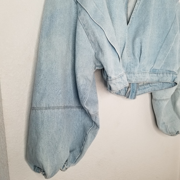 Nasty Gal V Neck Volume Sleeve Denim Crop Top - Picture 4 of 8